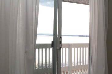 Отель Sands On Golden Lake