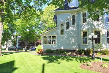 هتل Summerside Inn Bed And Breakfast