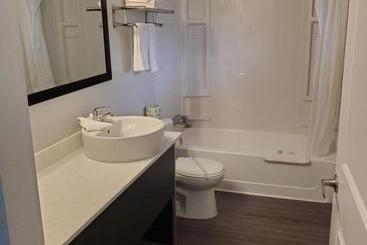 هتل Travelodge By Wyndham Surrey