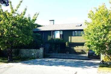 酒店 The Stone Hedge Bed And Breakfast