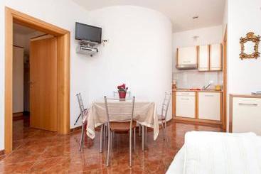 هتل Villa Mihaela