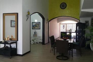 호스텔 Hospedaje Solymar Sarie Bay