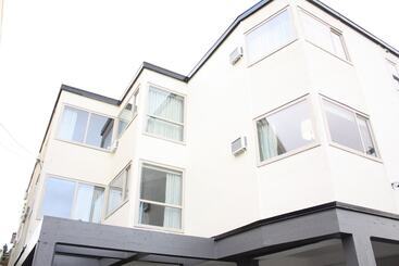 The Deluxe Hotel Vancouver