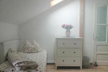 הוסטל Helga House