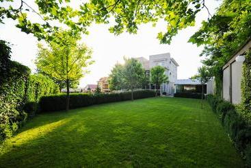 צימר Bruxelles Guesthouse Craiova