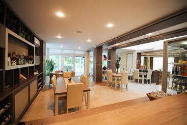 تختخواب و صبحانه Bruxelles Guesthouse Craiova