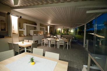 تختخواب و صبحانه Bruxelles Guesthouse Craiova