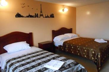 هتل Hostal Mitad Del Mundo