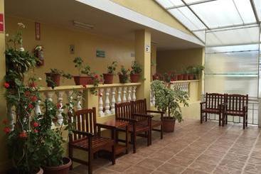 هتل Hostal Mitad Del Mundo