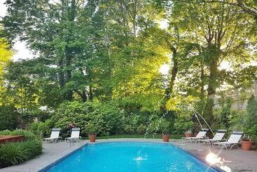 فندق The Winstead Inn