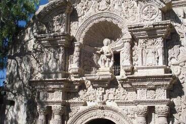 הוסטל Hostal Lluvia De Oro