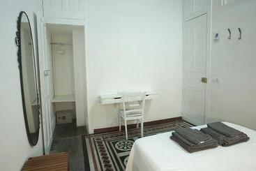 تختخواب و صبحانه Downtown House