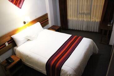 Отель Cantuta Inn