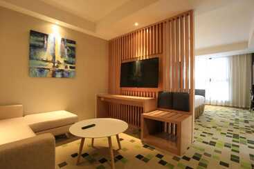 هتل Holiday Inn Express Zhangjiakou Park View