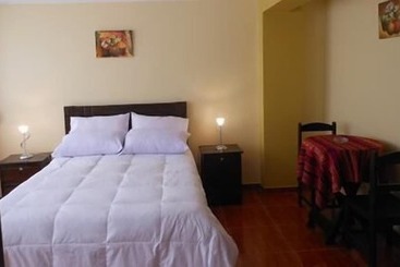 فندق Hostal Misky Illari