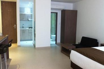 Hausen Hotel   Suites