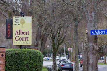 فندق Albert Court Motor Lodge