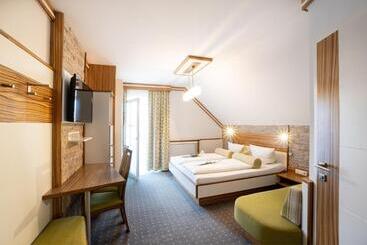 ホテル Garni Thermenglück