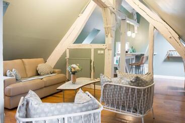 هتل Marnie Et Mister H