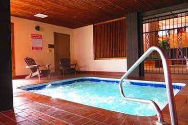 هتل Three Seasons Condo