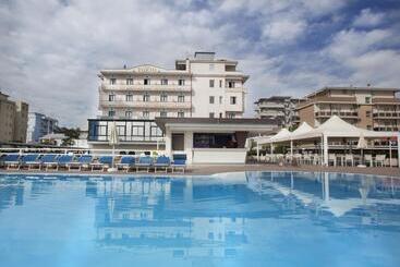 Отель Tokio Home Tokio Beach Dependence