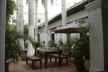 Aroha Villana Hostel