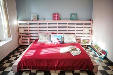 Aroha Villana Hostel