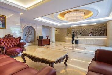 Vienna Hotel Shenzhen Futian Bagua Road
