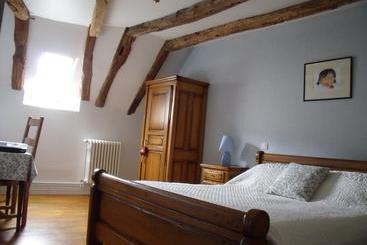 تختخواب و صبحانه Chambre D'hôtes La Maison De Barrouze