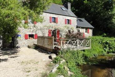 مبيت وإفطار Chambres D'hôtes Du Moulin De Brendaouez