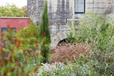 La Maison Rouge D Uzes B&b