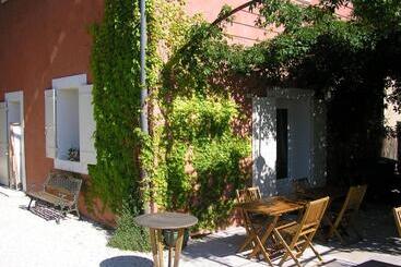 ベッドアンドブレックファースト Les Passiflores