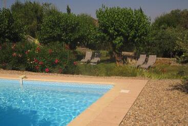 צימר Mas De La Garrigue