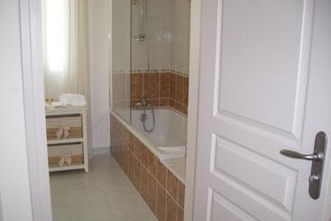 تختخواب و صبحانه Chambres D'hotes La Raspeliere