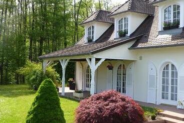 تختخواب و صبحانه Chambres D Hôtes La Parenthez