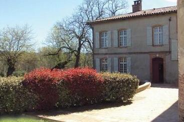 مبيت وإفطار Domaine De Belcayre