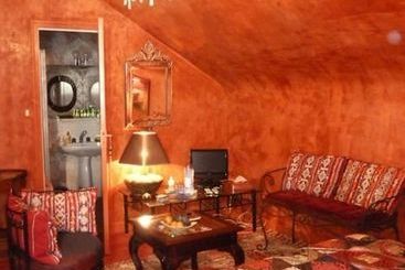 تختخواب و صبحانه La Chandanielerie
