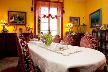تختخواب و صبحانه La Demeure Aux Hortensias