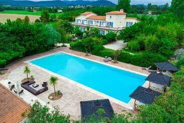 مبيت وإفطار La Demeure De L'arche