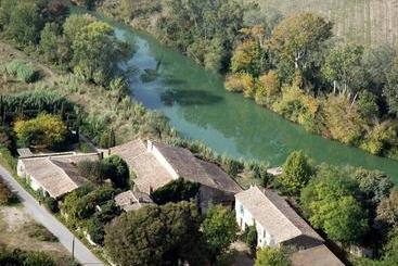 تختخواب و صبحانه Maison D'hôtes Mas De Barbut