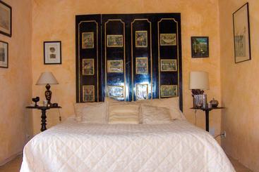 تختخواب و صبحانه Maison D'hôtes Mas De Barbut
