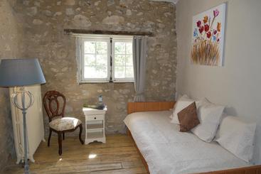 تختخواب و صبحانه La Maison De Marguerite