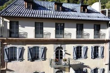 Отель Hôtel La Montagne Fleurie