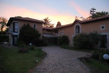 فندق Hôtel Studios Les Acacias