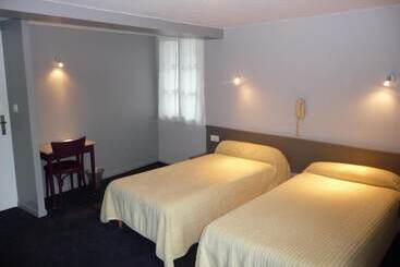 Logis Hotel Castel De Mirambel