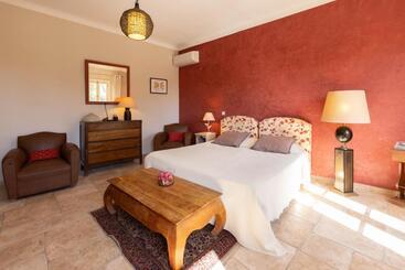 ベッドアンドブレックファースト Castel Enchanté