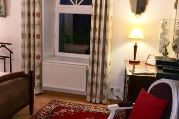 تختخواب و صبحانه L'orangerie