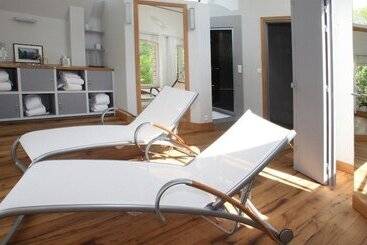 تختخواب و صبحانه Le Clos De Grace