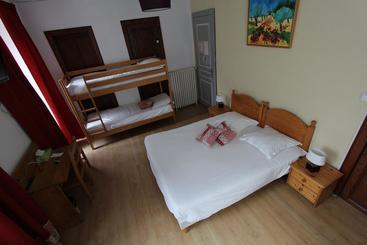 هتل Auberge La Caverne