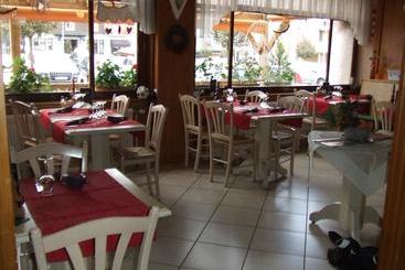 هتل Aux P'tits Boulas